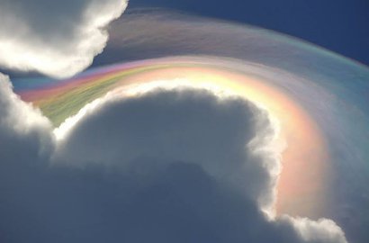 Intip Cantiknya Penampakan Awan Pelangi di Langit Jamaika