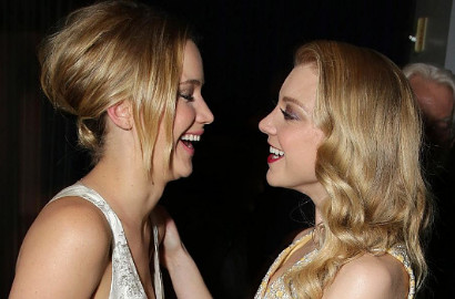 Waduh, Jennifer Lawrence Cium Bibir Natalie Dormer di Depan Reporter