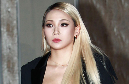 Makin Berani, Fans Pusing Lihat CL 2NE1 Tidak Pakai Bra di Acara YG