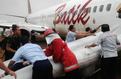 Pesawat Batik Air Berhasil Dievakuasi Usai Tergelincir di Adisutjipto