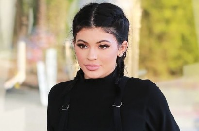 Sebut Paparazzi Wanita 'Jalang', Kylie Jenner Banjir Hujatan