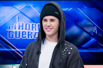 Kocak, Intip Aksi Justin Bieber Tanding Lari Pakai Sepatu Hak Tinggi