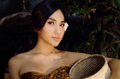 Tuai Pro-Kontra, Dena Rachman Tetap Percaya Diri Berbikini