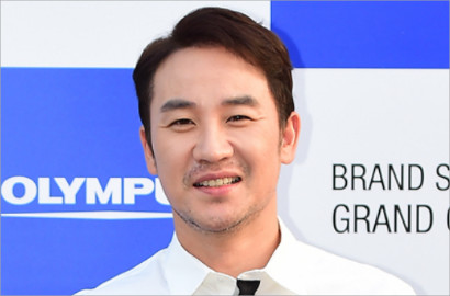 Uhm Tae Woong Menangis Saat Pamitan dari 'Superman is Back'