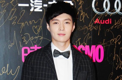 Tak Hadir di Konser EXO, Lay Hibur Fans Selfie Unyu Tanpa Make Up