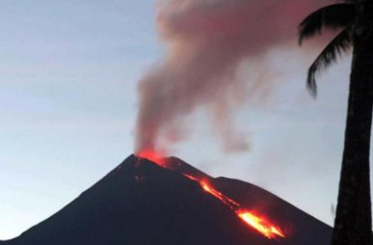 Waspada, Lava Anak Gunung Rinjani Sudah Sampai Danau   Segara Anak