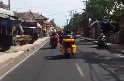 Ada Ambulans Mau Lewat, Konvoi Moge Malah Tak Mau Minggir