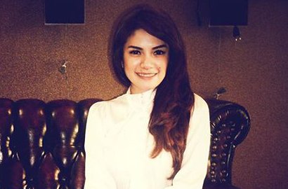 Nikita Mirzani Tuai Pro Kontra Foto Ngerokok Sambil Pamer Tato Pinggul