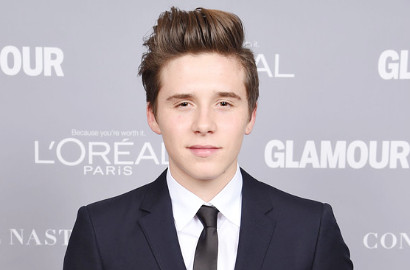 Pamer Foto di Atas Ranjang, Brooklyn Beckham Bikin Netter Gagal Fokus