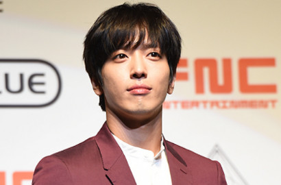 Daebak! Wajah Jung Yong Hwa Setahun Nongol di Halaman Login Twitter