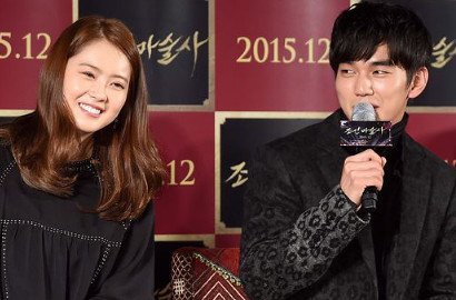 Yoo Seung Ho-Go Ara Tampil Serba Hitam di Premiere Film 'Joseon Magician'