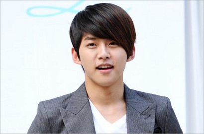 Pose Mesra, Dongho Eks U-KISS Ungkap Wajah Calon Istri di Foto Pre Wedding