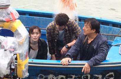 Tanpa Stuntman, Jackie Chan Hampir Mati di Lokasi Syuting 'Skiptrace'