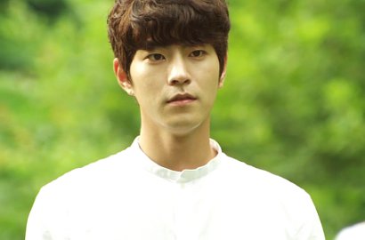 Hong Jong Hyun Tampil Misterius di Poster 'Alice: Boy From Wonderland