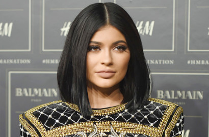 Remaja Kaya, Kylie Jenner Pamer 4 Mobil Mewah Bernilai Miliaran