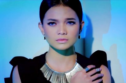Gaet Piyu Padi, Citra Scholastika Galau Abis di MV 'Melawan Perasaan'