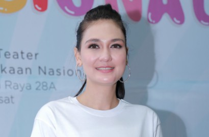 Ini Tips Khusus Luna Maya Agar Membaca Jadi Tak Membosankan