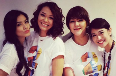 Sibuk Syuting Film 'AADC 2', Dian Sastro dkk Tetap Peduli Keluarga