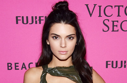 Kendall Jenner Kesal Saat Lihat Kylie Bawa Pacar di Liburan Kardashian