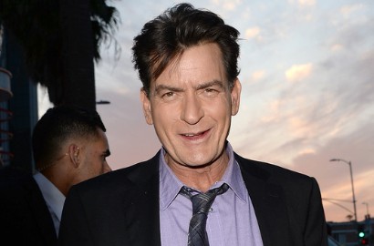 Gila Seks, Charlie Sheen Rela Bayar Bintang Porno Hingga Rp 340 Juta Semalam