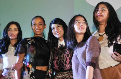 Dian Sastro Pamer Foto Geng Cinta 'AADC 2', Netter Baper Rindukan Ladya Cheryl