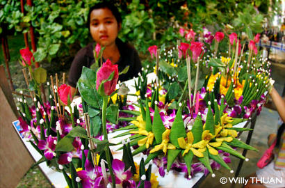Uniknya Festival Loi Krathong, Larung Sesaji Ala Thailand