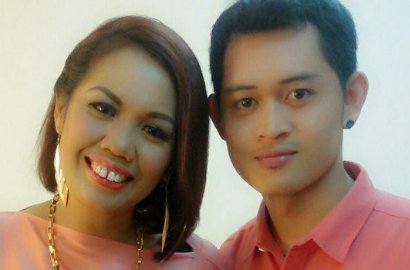 Netter Heboh Ely Sugigi Pamer Foto Topless Rezky Aditya KW di Ranjang