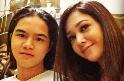 Maia Estianty Pamer Foto Lawas Dul Jadi Imam Saat Salat Berjemaah