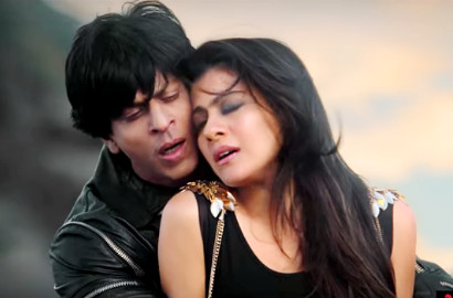 Shahrukh Khan Peluk Mesra Kajol di Video Musik 'Gerua' OST 'Dilwale'