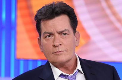 Pasca Akui Positif HIV, Charlie Sheen Bakal Bikin Buku Biografi?