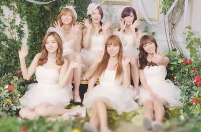 Bak Dewi-Dewi, A Pink Super Cantik di MV Jepang 'SUNDAY MONDAY'