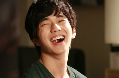 Malu-Malu, Yoo Seung Ho Pandangi Cinta Pertamanya di 'Imaginary Cat'