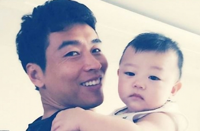 Imutnya Baby Daebak Makan Roti Pertama Kali di 'Superman is Back'