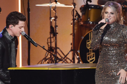 Kolaborasi di AMA 2015, Meghan Trainor dan Charlie Puth Ciuman di Panggung