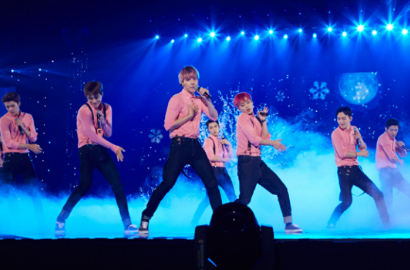Waduh, Insiden Saat Konser Ini Bikin Fans Bisa Lihat EXO Saat Ganti Baju