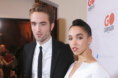 Pulang Kampung, Robert Pattinson Kembali Gandeng Mesra Sang Kekasih