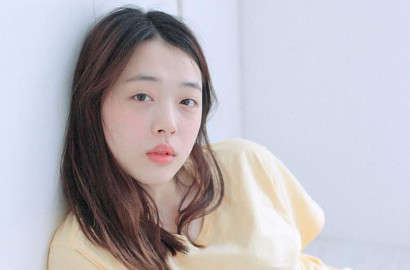 Foto Pose Sensual Sulli Eks f(x) Dibilang Mirip Bintang Film Porno Jepang