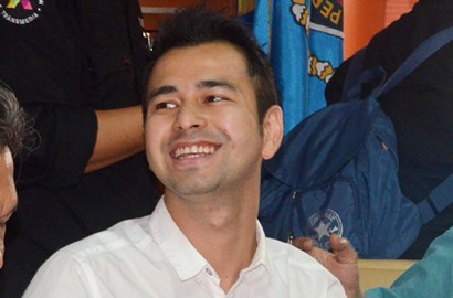 Kompak Pakai Jeans Sobek-Sobek, Netter Puji Gaya Gaul Ibunda Raffi dan Gigi