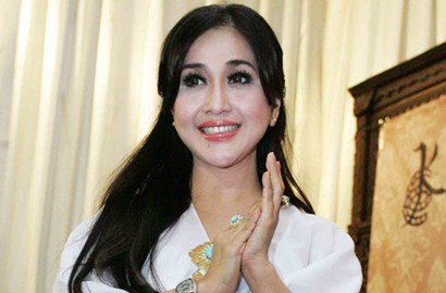 2 Kali Gagal Berumah Tangga, Paramitha Rusady Gandeng Pacar Baru