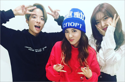 Dara 2NE1 dan Amber f(x) Adu Joget Kocak di 'Searching for Sugar Man'