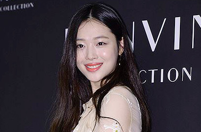 Usai Posting Foto-Foto Sensual, Sulli Eks f(x) Ungkap Instagramnya Di-hack