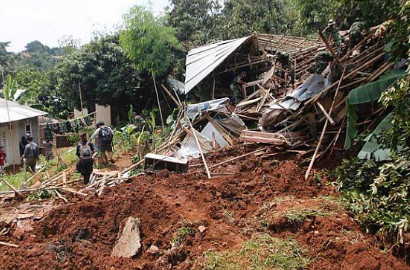 Tasikmalaya Diterjang Longsor, Sepuluh Rumah Terpaksa Dikosongkan