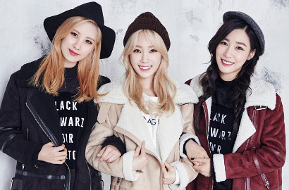 Bermandikan Cahaya, Tae Yeon Bak Malaikat di Teaser Foto 'Dear Santa' Taetiseo