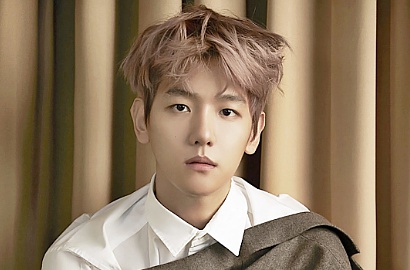 Dapat Boneka Gratis, Baekhyun EXO Langsung Selfie Pamerkan Bibir Seksi