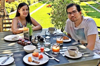 Hamil Kedua, Intan Nuraini Berendam Mesra Bareng Suami di Bali