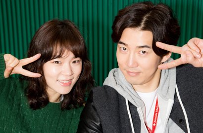 Romantis, Yoon Kye Sang Gendong Han Ye Ri di Foto Teaser 'Dramatic Night'