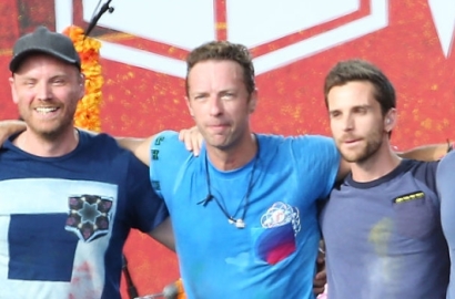 Duh, Ngerinya Coldplay Berubah Jadi Kera di MV 'Adventure of A Lifetime'