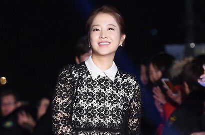 Ogah Tampil Seksi, Park Bo Young Pilih Unyu-Unyu di Red Carpet APAN Star Awards