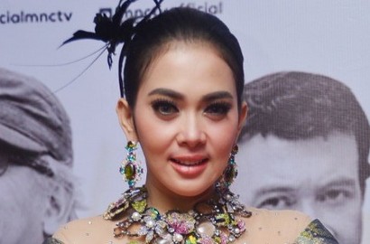 Syahrini Jelaskan Alasan Kenapa Sering Pamer Barang Mewah