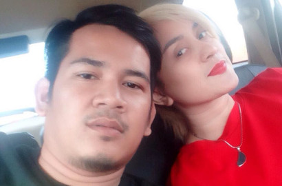 Biasa Tampil Seksi, Lia 3 Srigala Berhijab di Pernikahannya